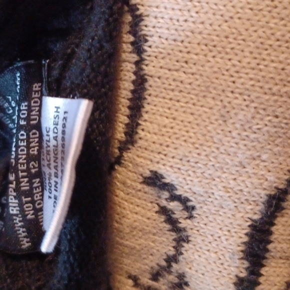 The Office Christmas sweater.Size medium.  Great used condition. - Picture 8 of 8